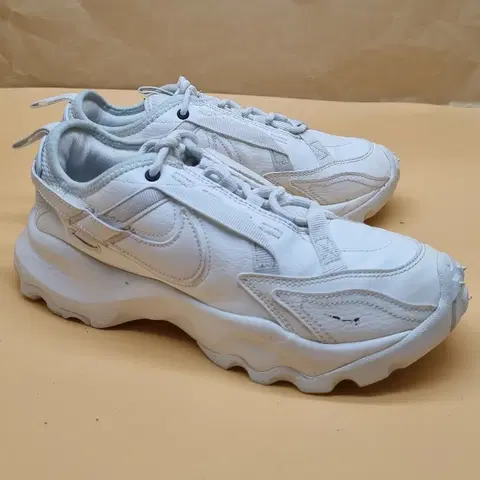 나이키tc7900 여성운동화230_