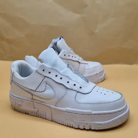 나이키 에어포스1 픽셀 운동화 225_