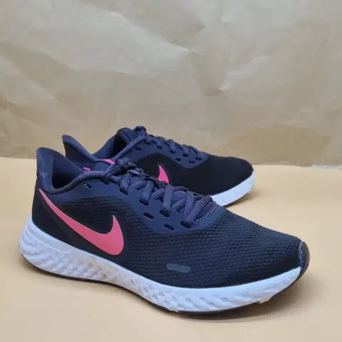 나이키 레볼루션5 운동화245_