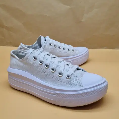 컨버스 올스타 무브 화이트 여성스니커즈235_