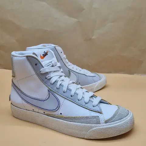 나이키 블레이저 미드77 230_