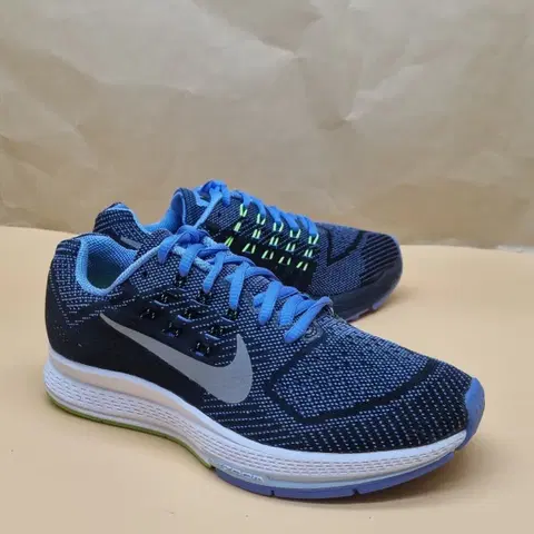 나이키 에어줌 스트럭쳐18 여성런닝화230.