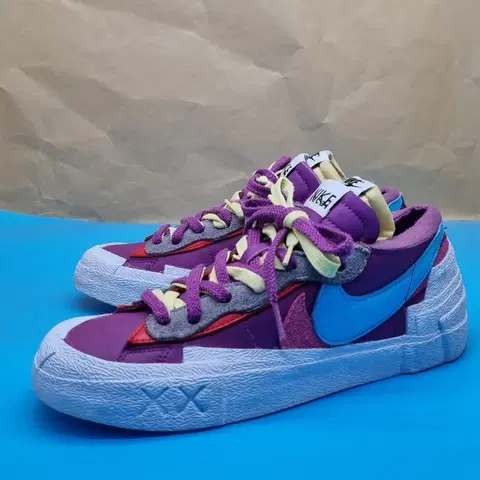 나이키 카우스 블레이저 로우 스니커즈255.