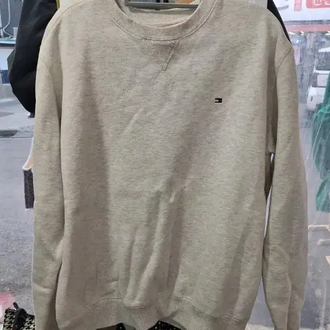 타미힐피거 맨투맨티 아이보리ㅡ깨끗