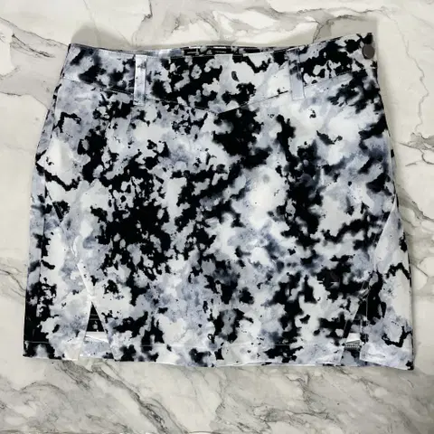 데상트 골프 치마바지 S / 테크패턴 스커트