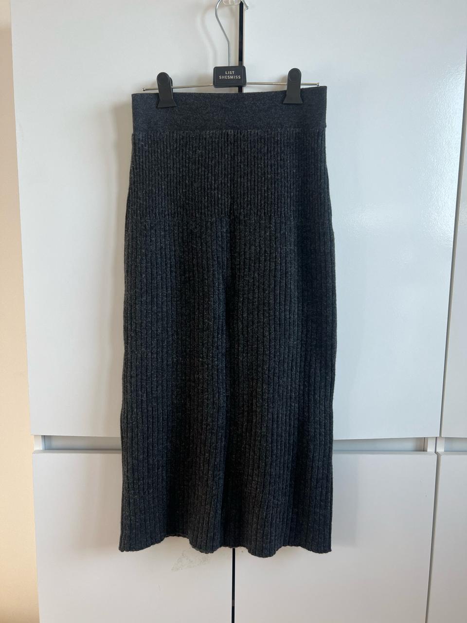 진회색 니트 롱치마