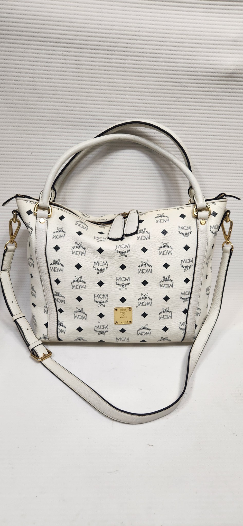 MCM 엠씨엠 화이트 비세토스 토드 앤 숄더백