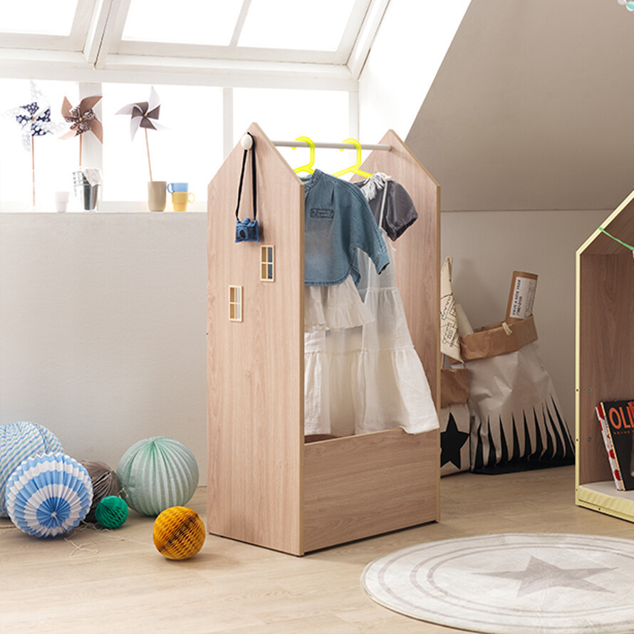 리바트키즈 집속의 작은 집 행거