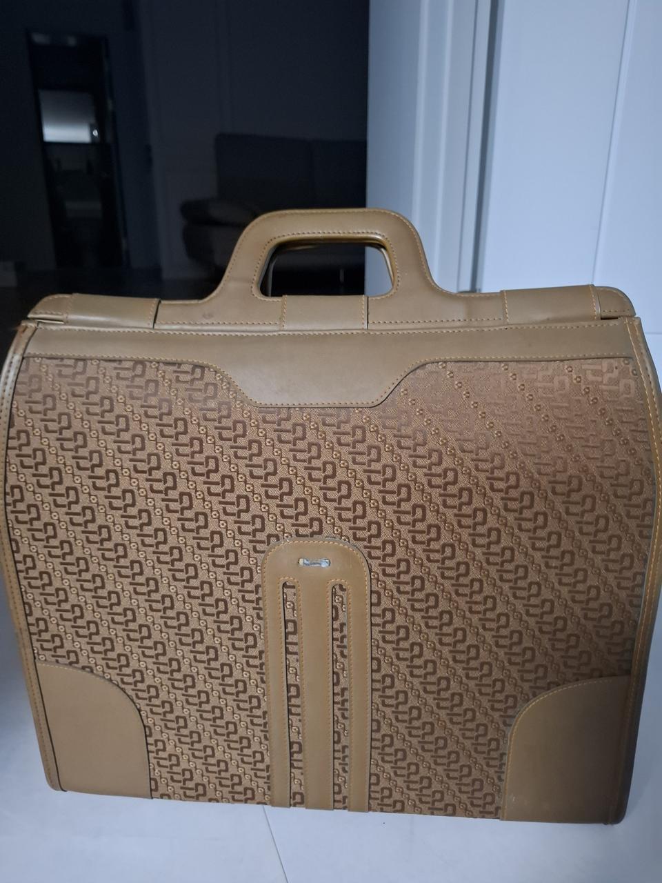 서류가방입니다