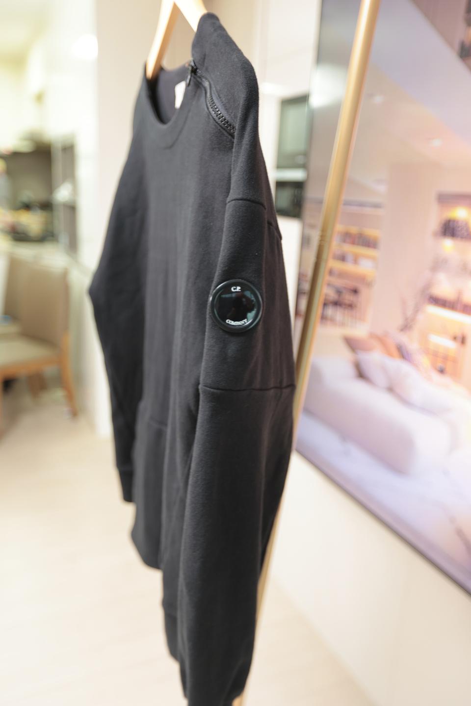 CP컴퍼니 어깨 투지퍼 희귀 맨투맨