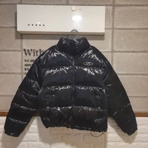 본투윈 유광 패딩 1