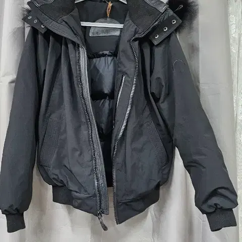 333CMFR 곰리 블랙 폭스퍼 패딩 점퍼