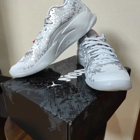 새상품 조던 자이온 3 PF 275사이즈