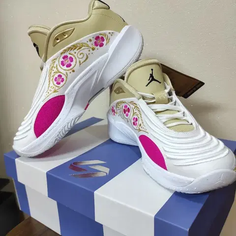 새상품 조던 루카 3 SE 화이트/골드 270사이즈