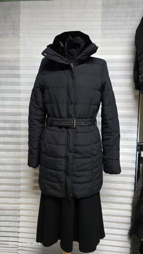 블랙 벨티드 패딩 코트