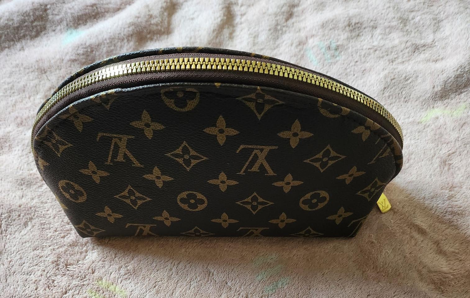 루이비통 파우치