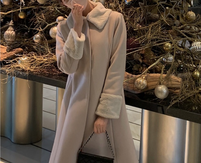 (새상품)아뜨랑스 라비앙 퍼 장식 A라인 울코트 베이지