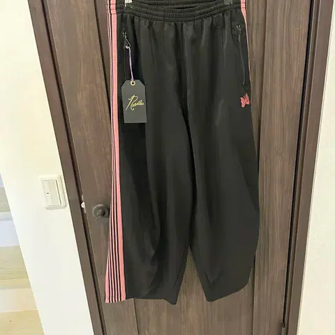 니들스 hd 트랙팬츠