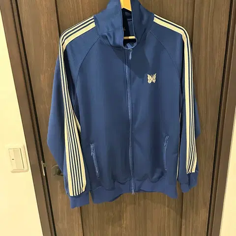 니들스 트랙자켓 로얄블루