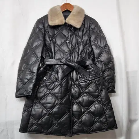 LBL 블랙 구스패딩 램스킨 코트 + 밍크퍼 칼라