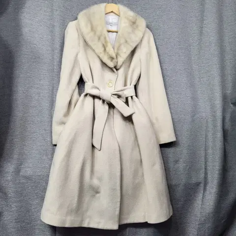 조이너스 울100% 아이보리 밍크퍼 카라 벨트 코트