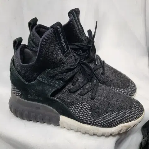 아디다스 튜블라 검정 운동화 240
