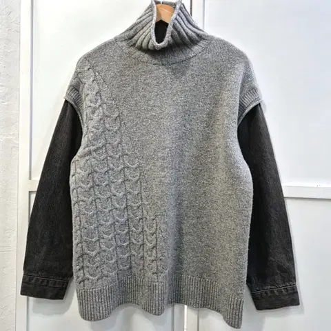 데님 소매 터틀넥 니트티