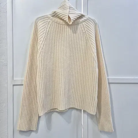 블루브릭 터틀넥 울100 니트티