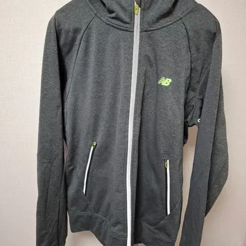 뉴발란스 후드티 100