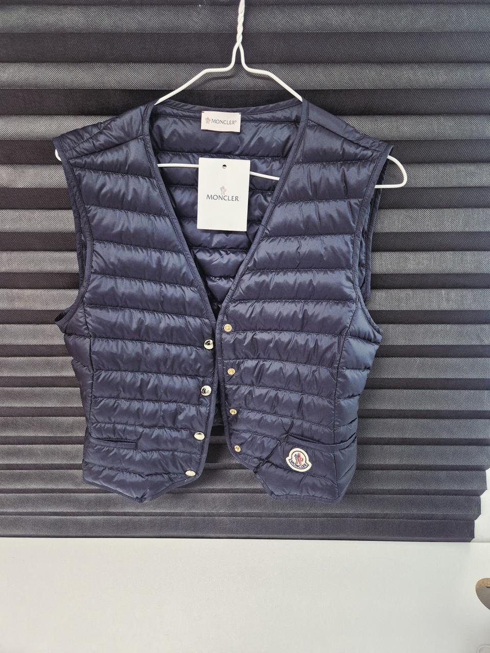 몽클레어 여성 패딩 조끼 네이비 사이즈 42 (최상급)