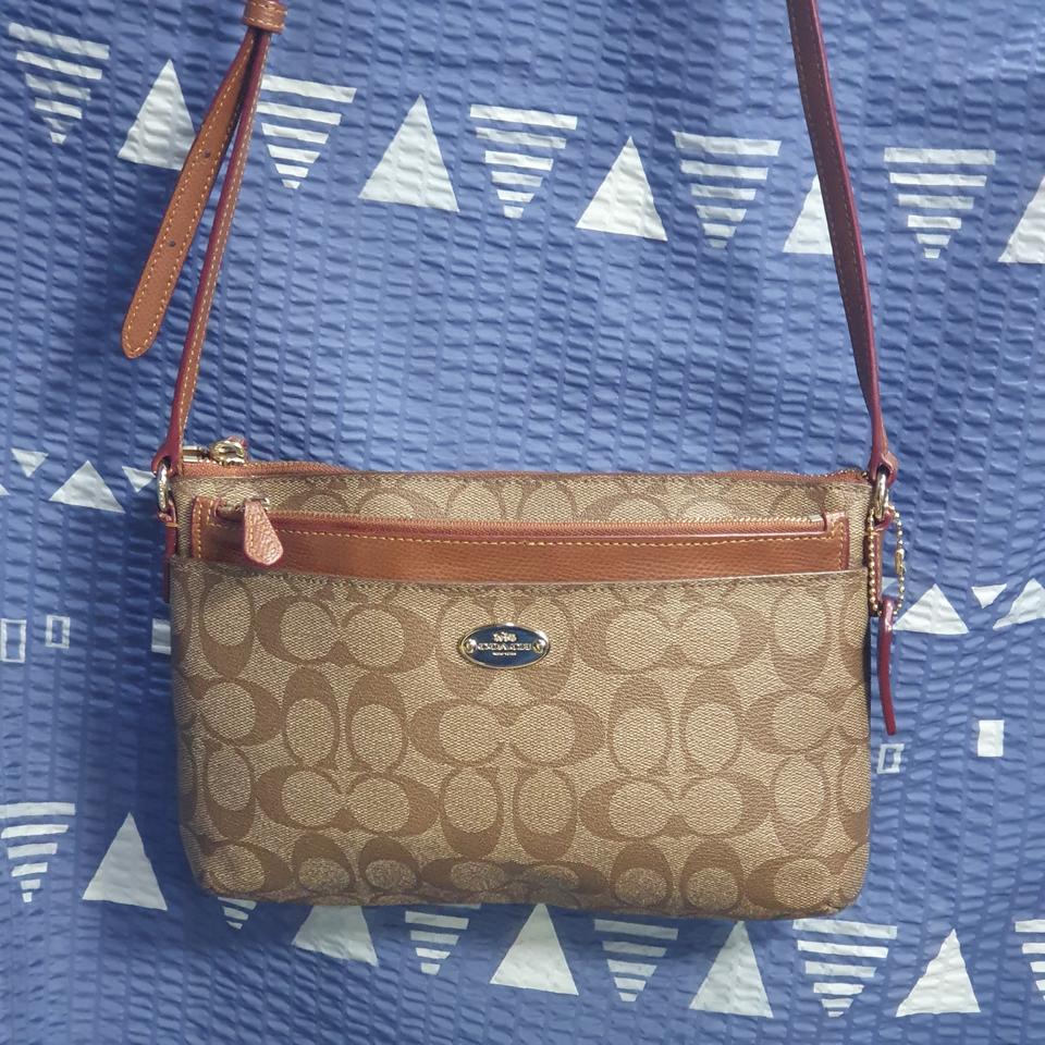 코치( 파우치 내장형). 크로스 백