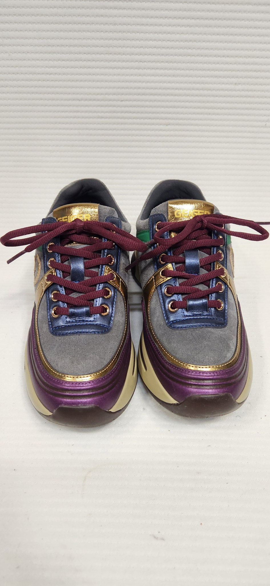 가이거 스니커즈 230사이즈