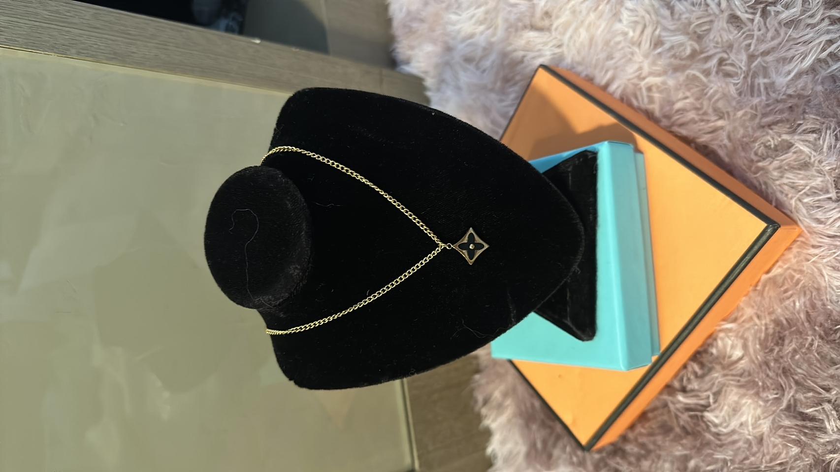 루이비통 로즈골드 목걸이