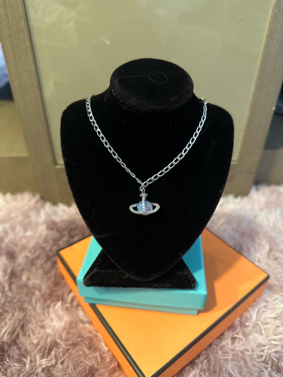 오로라 비비안 실버 목걸이