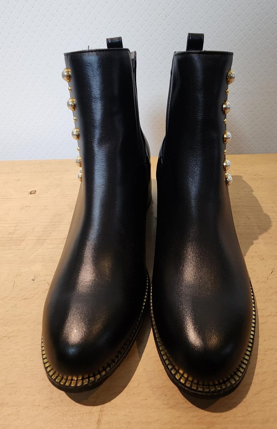 탠디 양가죽 진주장식 밴딩 앵클부츠 235mm 새제품 블랙컬러