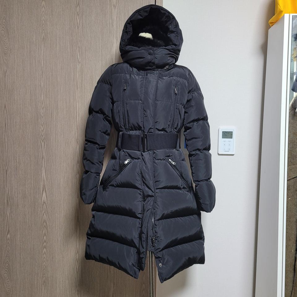 앤드류앤레슬리 블랙 롱 다운 패딩 벨트 후드 퍼 장식