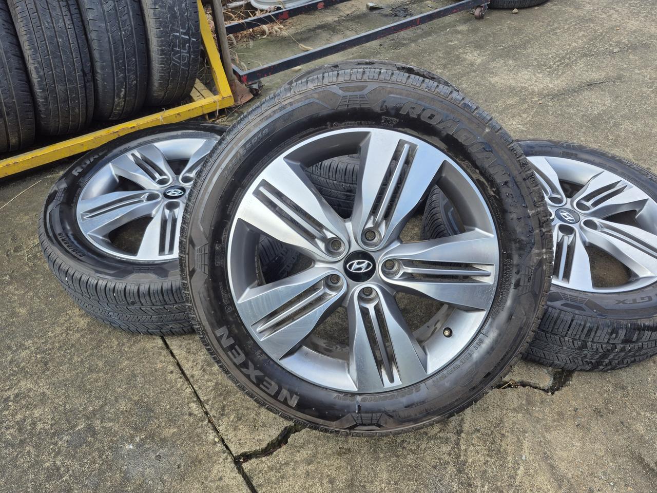 투싼 순정 18인치휠타이어