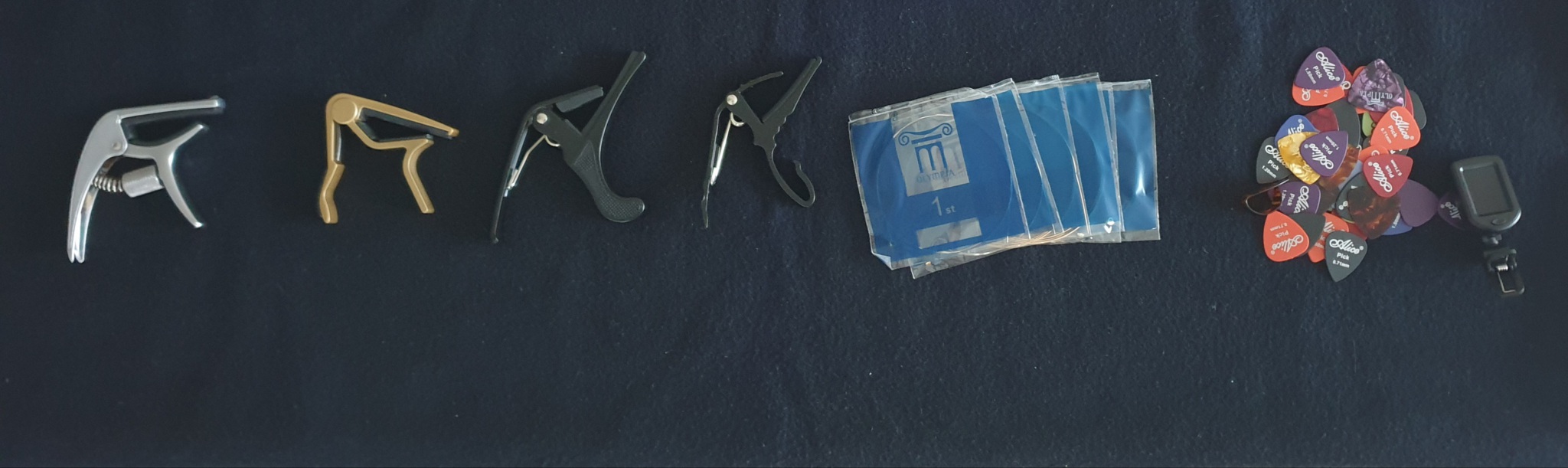 기타 카포  피크 조율기 팝니다