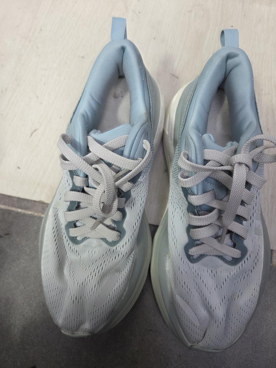 호카 운동화 235