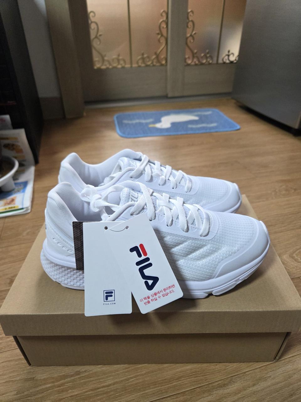 새상품)휠라 초경량 250.255