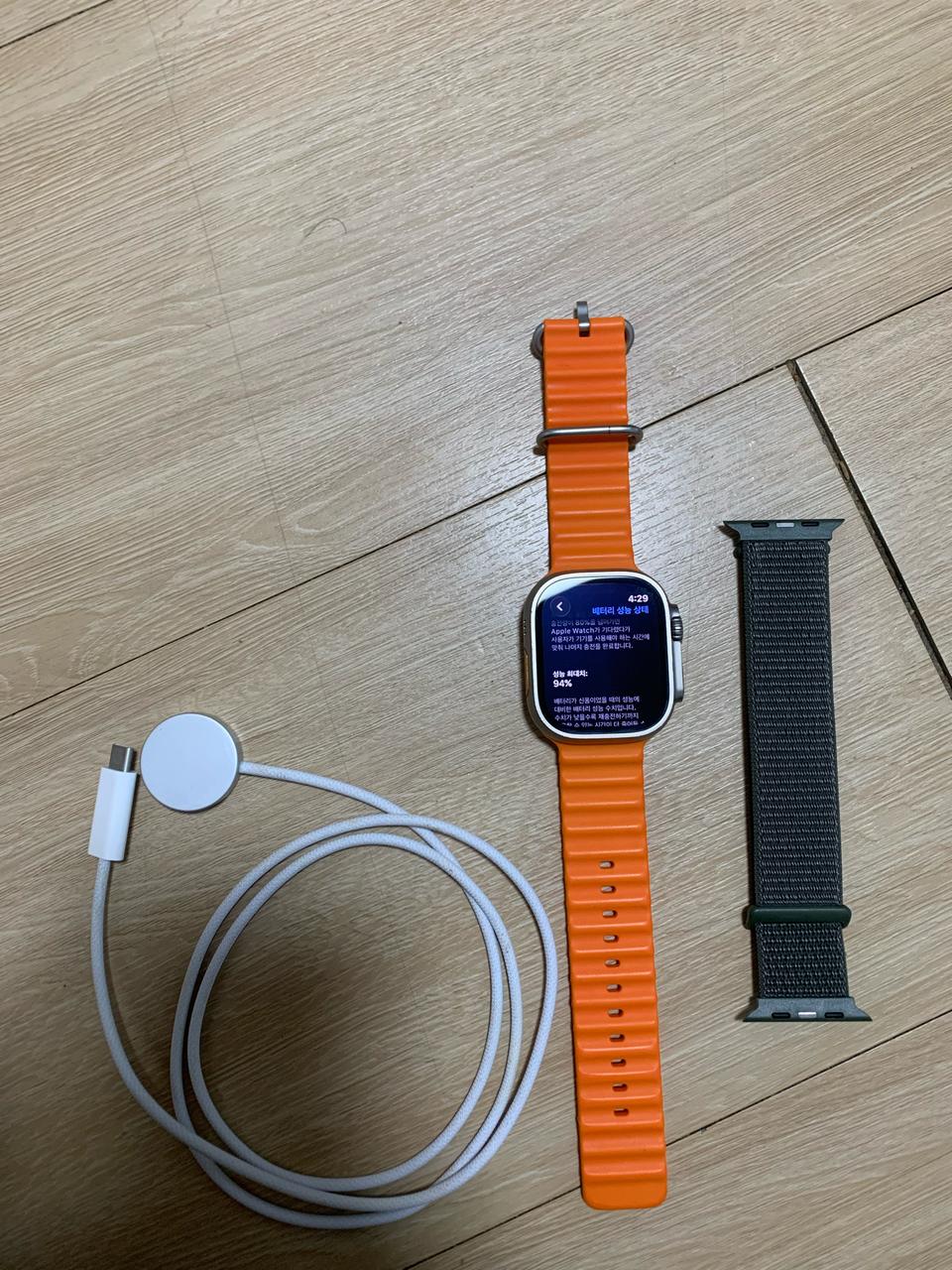애플워치 울트라2 네츄럴 49mm  배터리94%