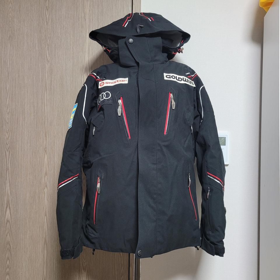 GOLDWIN 골드윈 정품 매장판 패치 점퍼 블랙