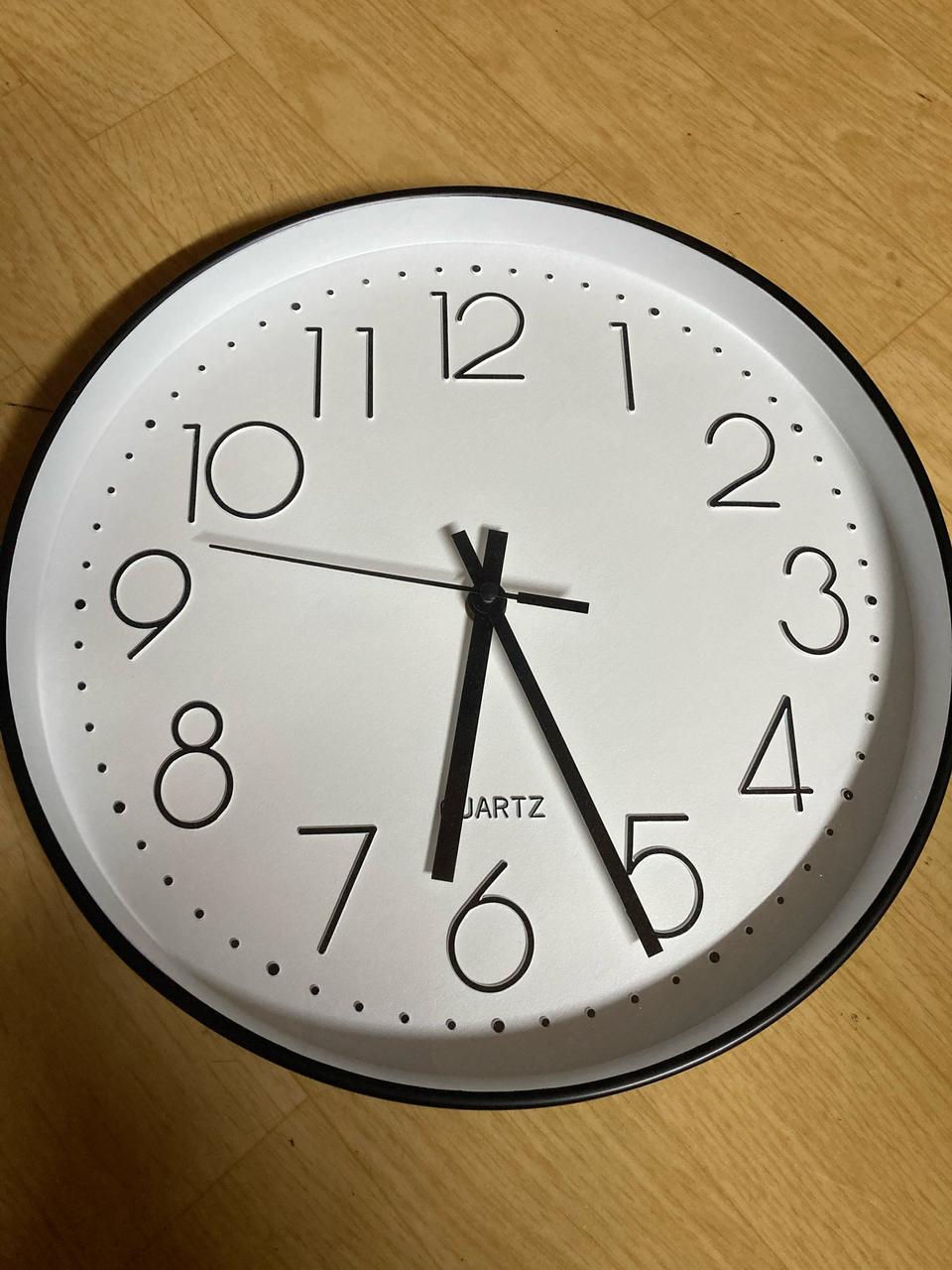 숫자크고 깔끔한 시계