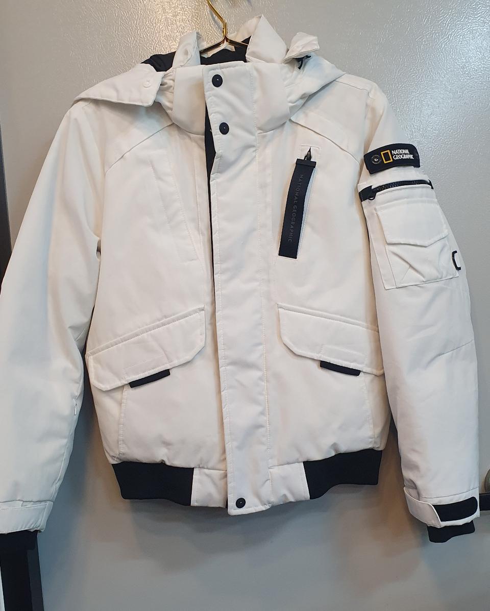 내셔널지오그래픽 흰색 패딩 점퍼 85사이즈입니다. 여성용 XS사이즈로,