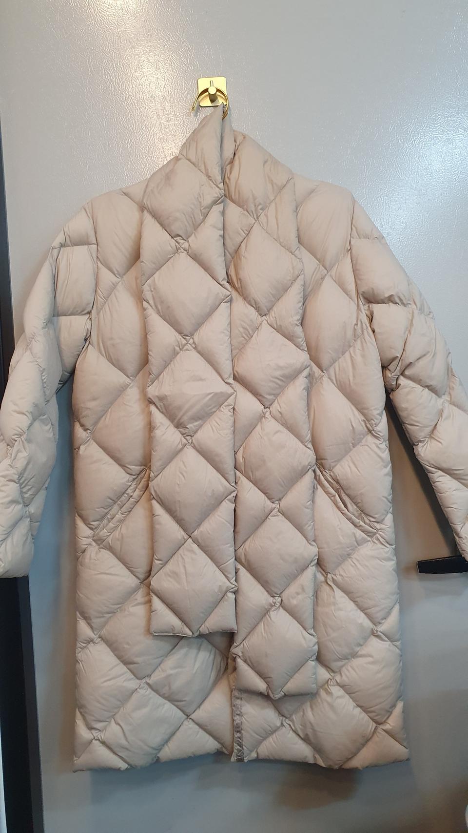 ICON 다이아 퀼팅 롱패딩 프리사이즈상태깨끗하고가볍고따뜻.머플러세