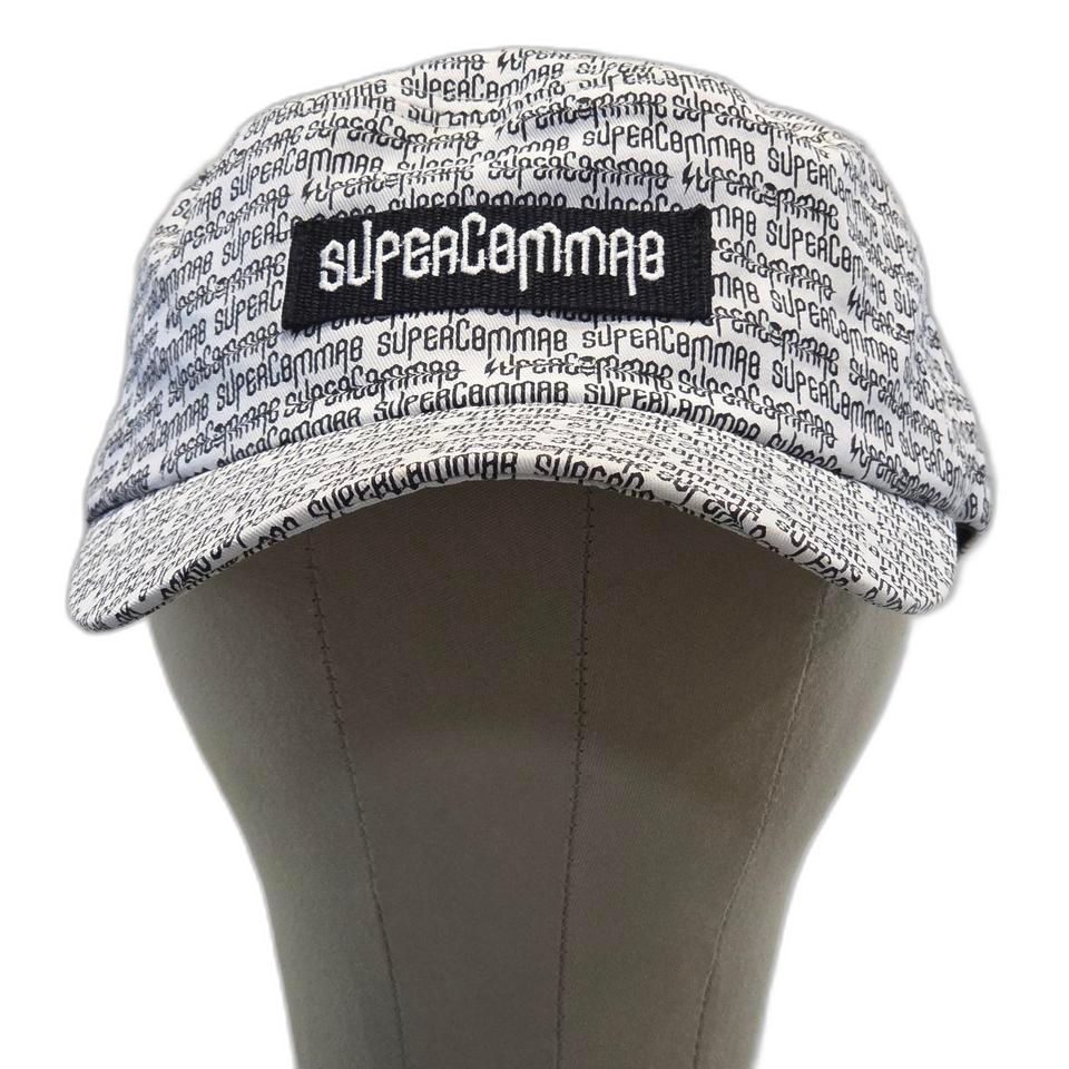 p6-10:슈퍼콤마비 올오버 로고 스트랩백 화이트55-60cm