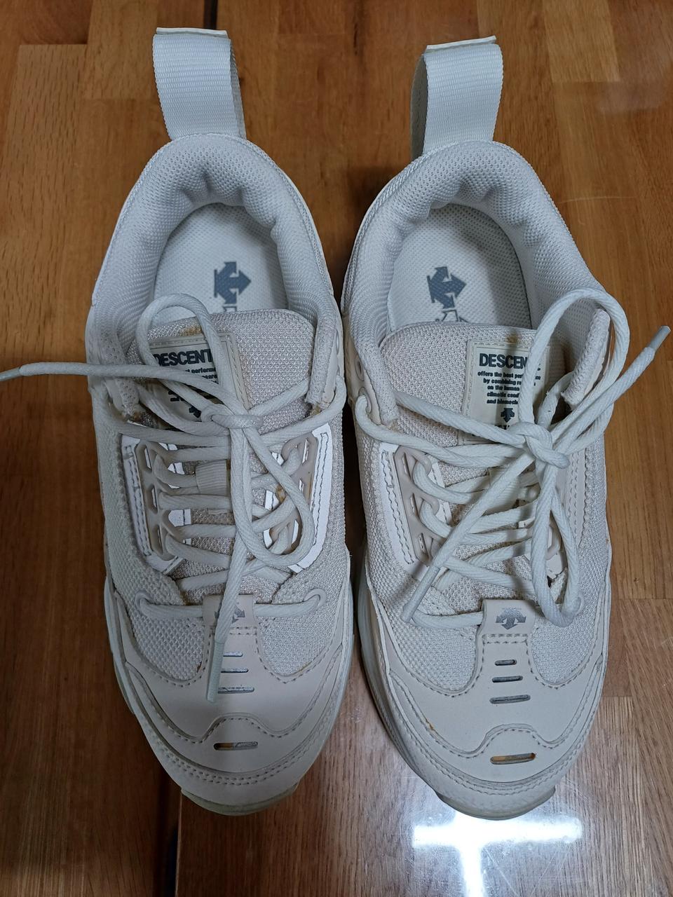 데상트 운동화 230