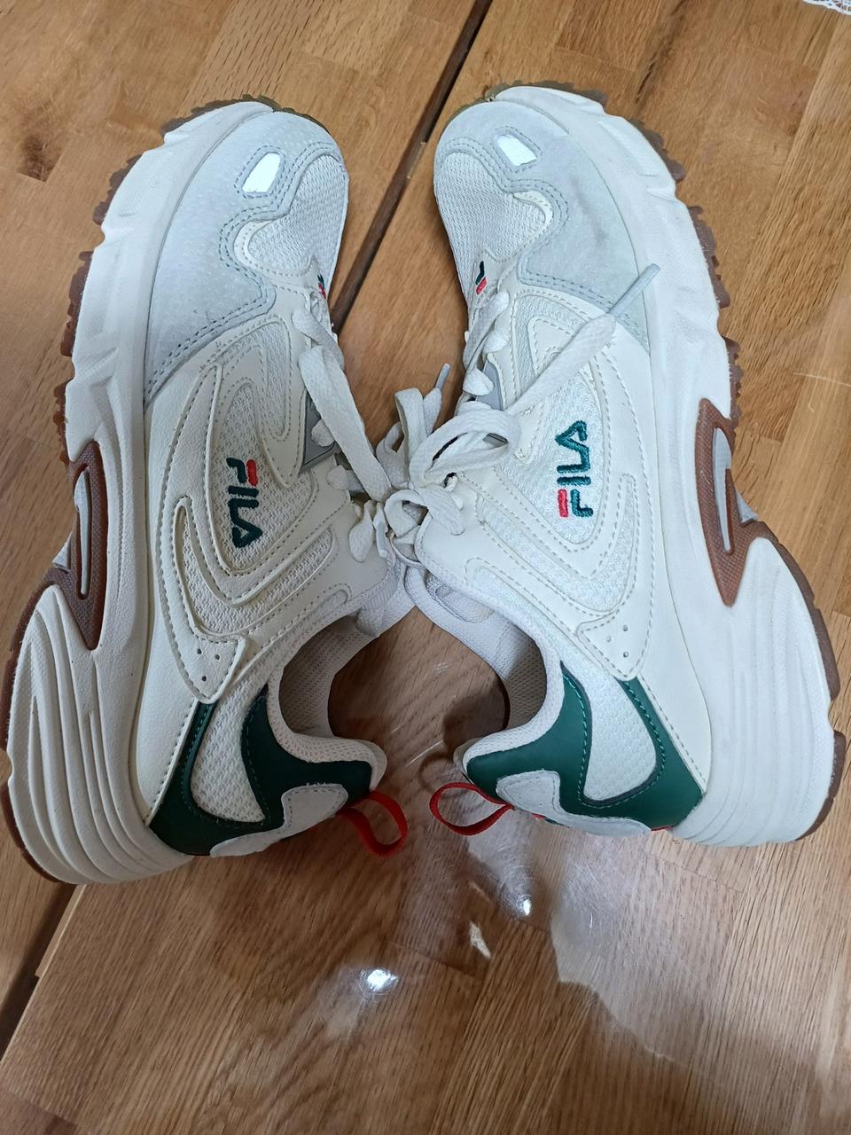 휠라 운동화 235