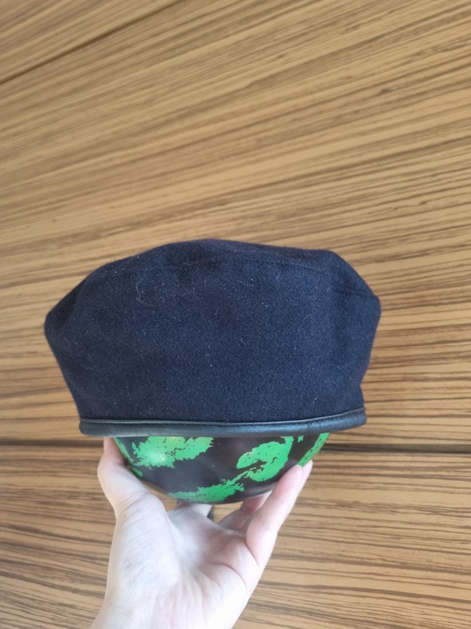 검정색 베레모 모자