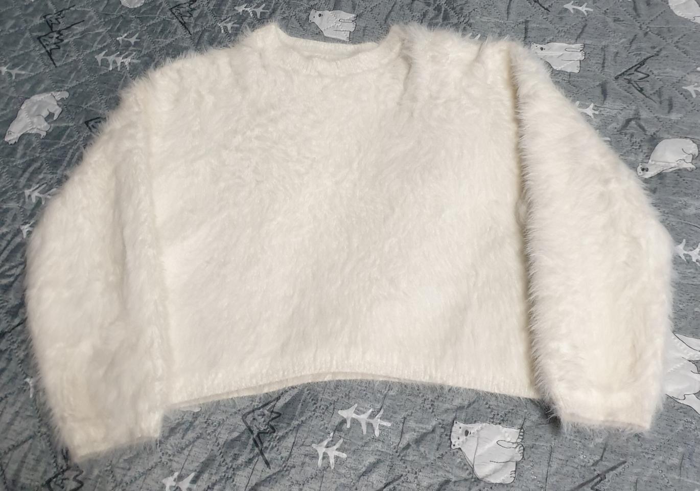 세미크롭 브러쉬드 퍼 긴팔니트 아이보리 (F)